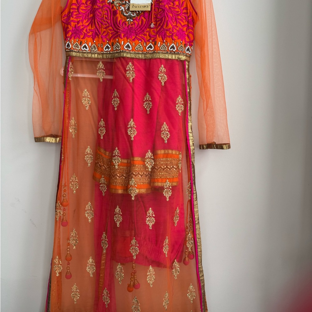 Sana’s pakistani style suit